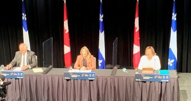 De gauche à droit: Pierre Fitzgibbon, ministre de l’Économie et de l’Innovation, Hon. Mélanie Joly, ministre du Développement économique et des Langues officielles et Nicole Martel, Présidente-directrice générale, AQT